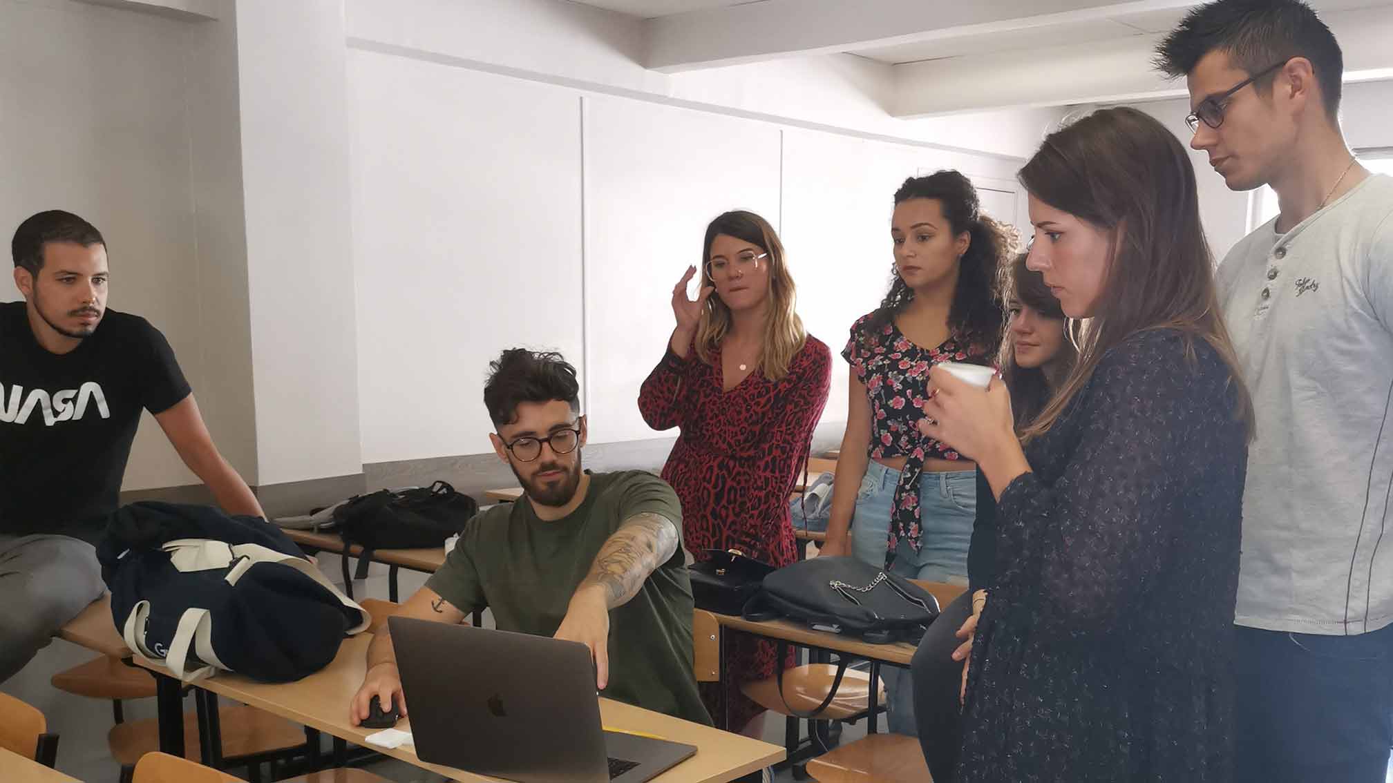 Découvrez le Hackathon des MBA e-business autour de la thématique l’innovation et du coworking Découvrez le Hackathon des MBA e-business autour de la thématique l’innovation et du coworking