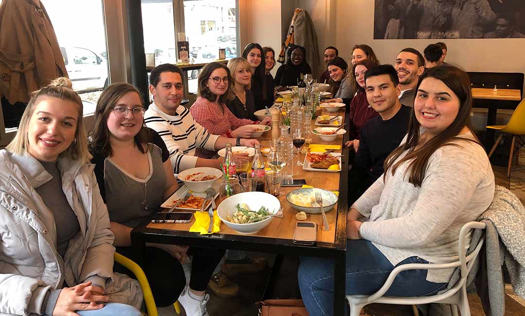 Coralie, étudiante en M1 MH, adresse au nom de sa classe, “un grand merci” aux équipes et au corps enseignant des MBA ESG Coralie, étudiante en M1 MH, adresse au nom de sa classe, “un grand merci” aux équipes et au corps enseignant des MBA ESG