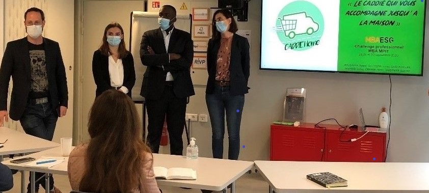 Retour sur le hackathon - thématique innovation et transports Durant le mois de Septembre, nos étudiants de MBA Management de projet, innovation et technologie divisés en plusieurs groupes de dix, participent à des séminaires intensifs appelés Hackathons, organisé par EDF Pulse & You pour construire collectivement une offre multimodale dans la mobilité électrique décarbonnée